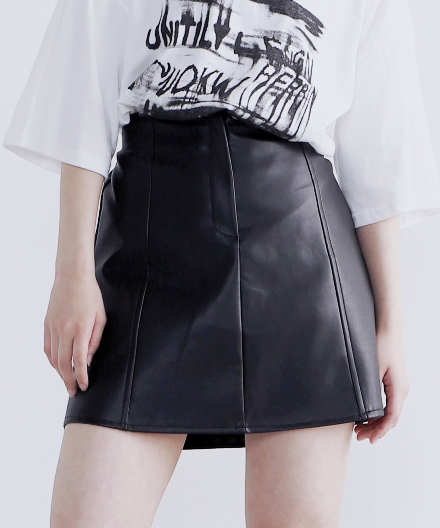 レザー　ミニスカート　ブラック　台形スカート