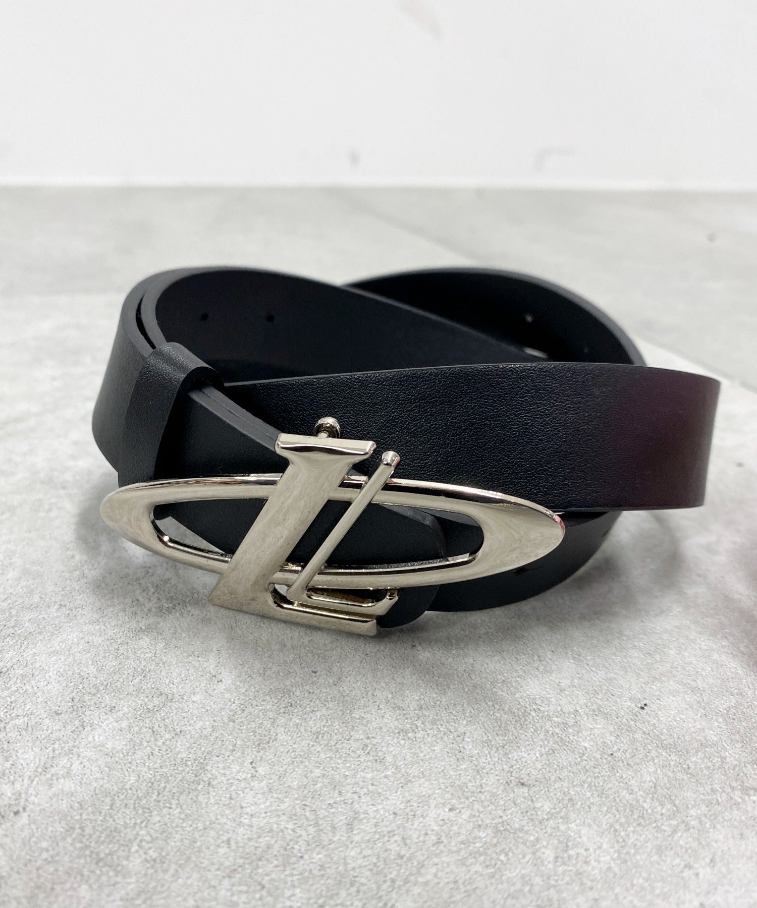 クレージュ*白　エナメルベルト　韓流　ロゴバックル クレージュ*白 エナメルベルト 韓流 ロゴバックル クレージュ*白