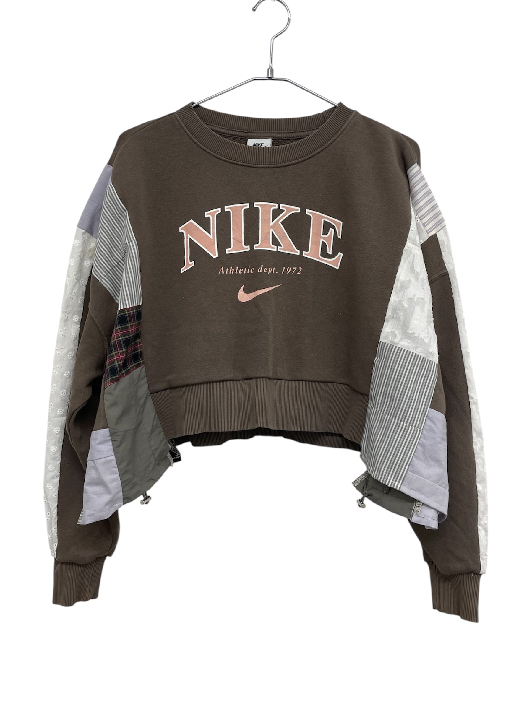 NIKE リメイク スウェット 再構築 ドッキング 古着 一点物　短丈 NIKE リメイク スウェット 再構築 ドッキング 古着 一点物 - メルカリ