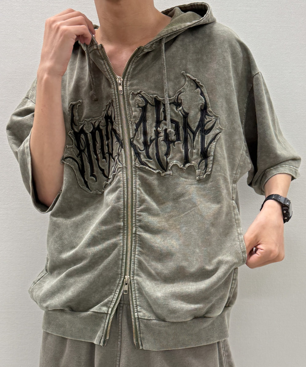 カーキ モデル：175cm M着用