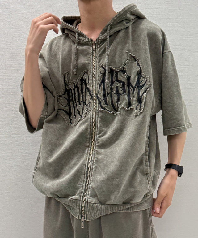 カーキ モデル：175cm M着用