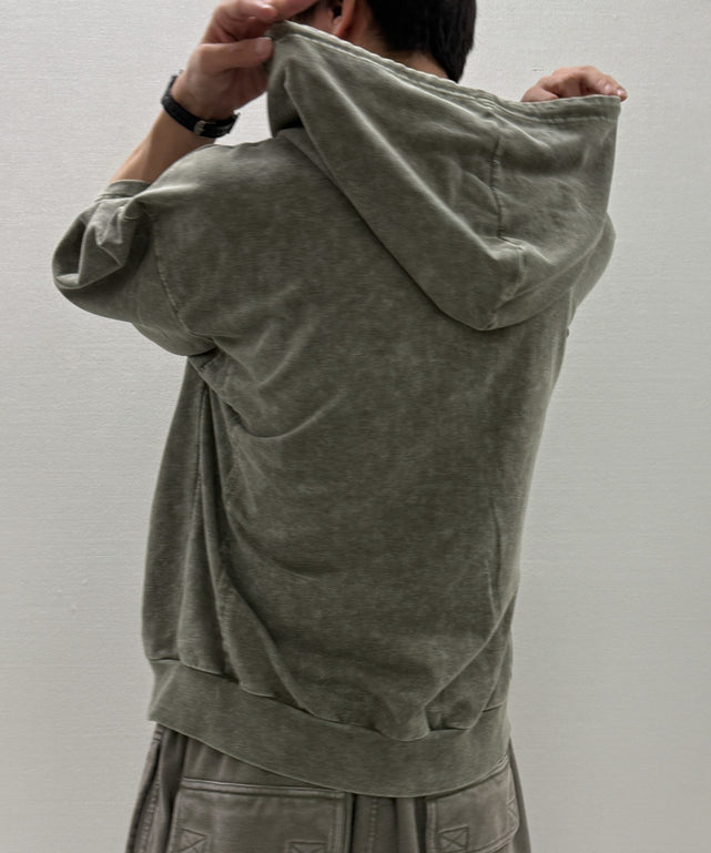 カーキ モデル：175cm M着用