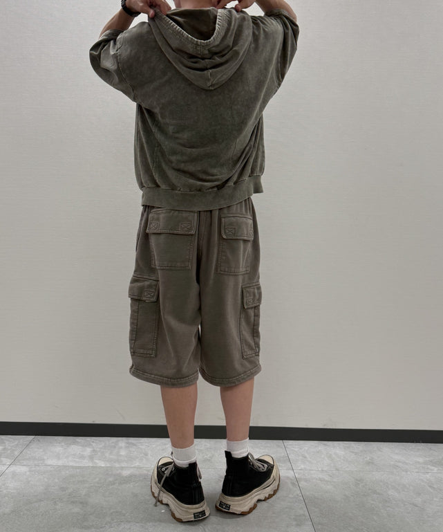 カーキ モデル：175cm M着用