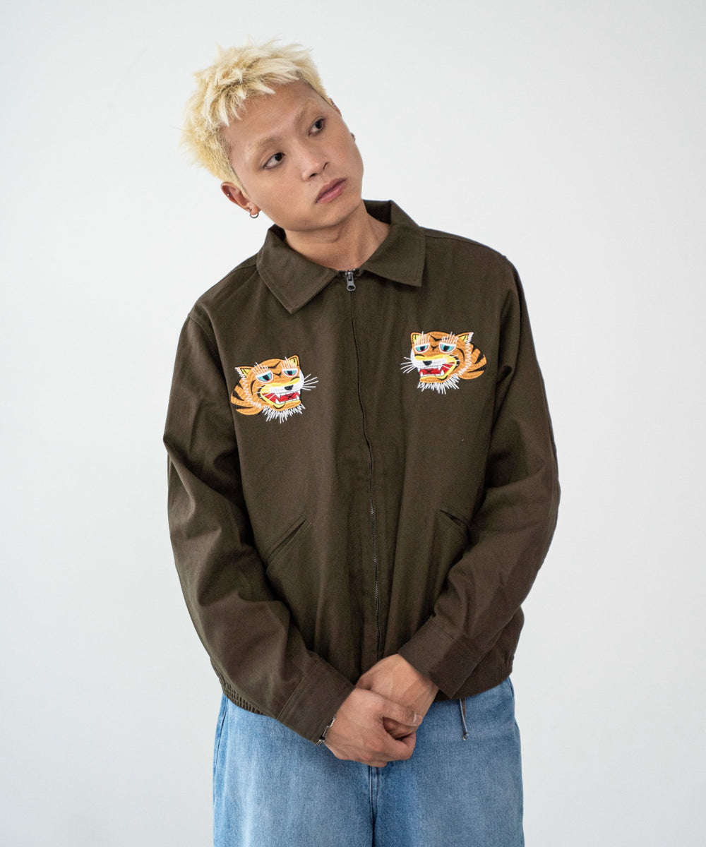 カーキ モデル：178cm L着用