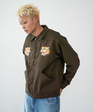 カーキ モデル：178cm L着用