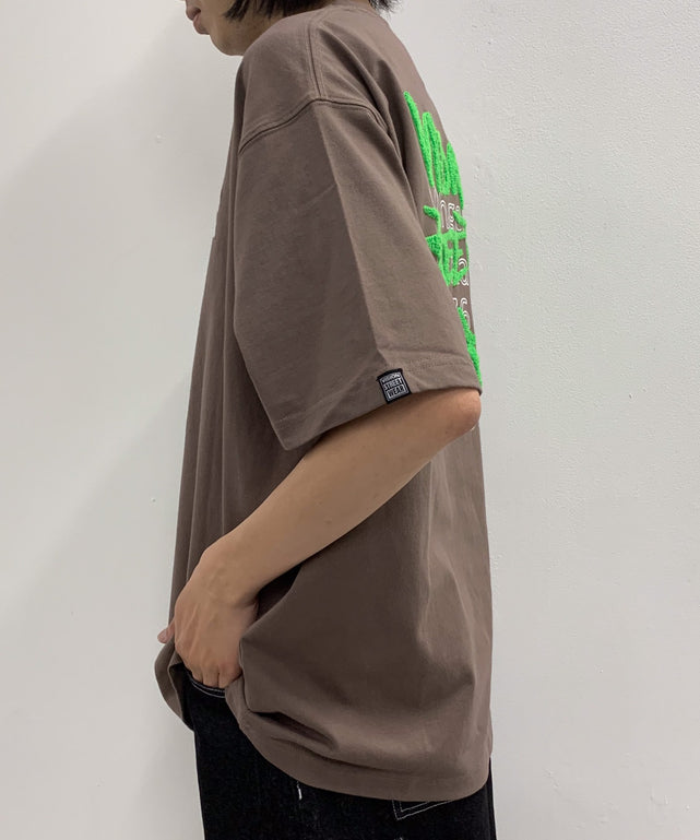 ブラウン モデル：175cm L着用