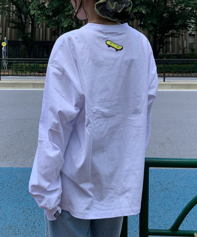 ホワイト　モデル:165cm Lサイズ着用