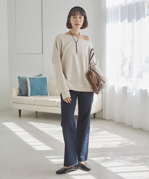 オフショルスウェット