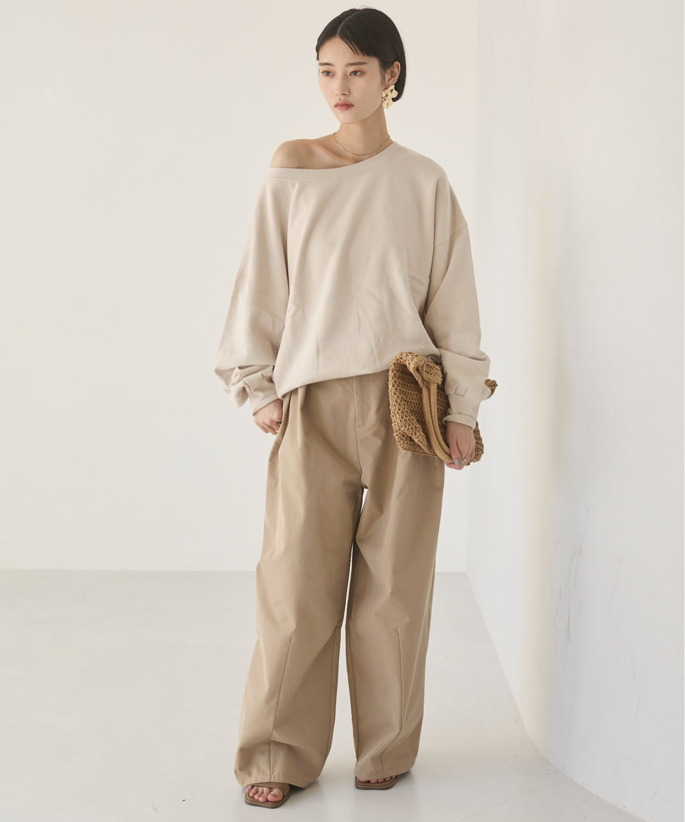 オフショルスウェット