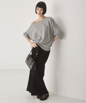 オフショルスウェット