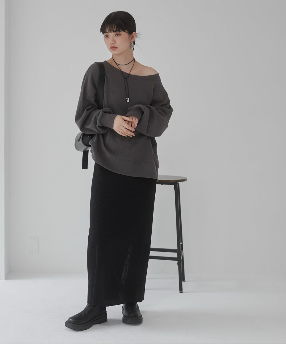 オフショルスウェット