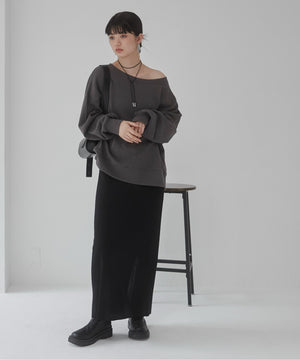 オフショルスウェット