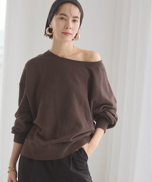 オフショルスウェット