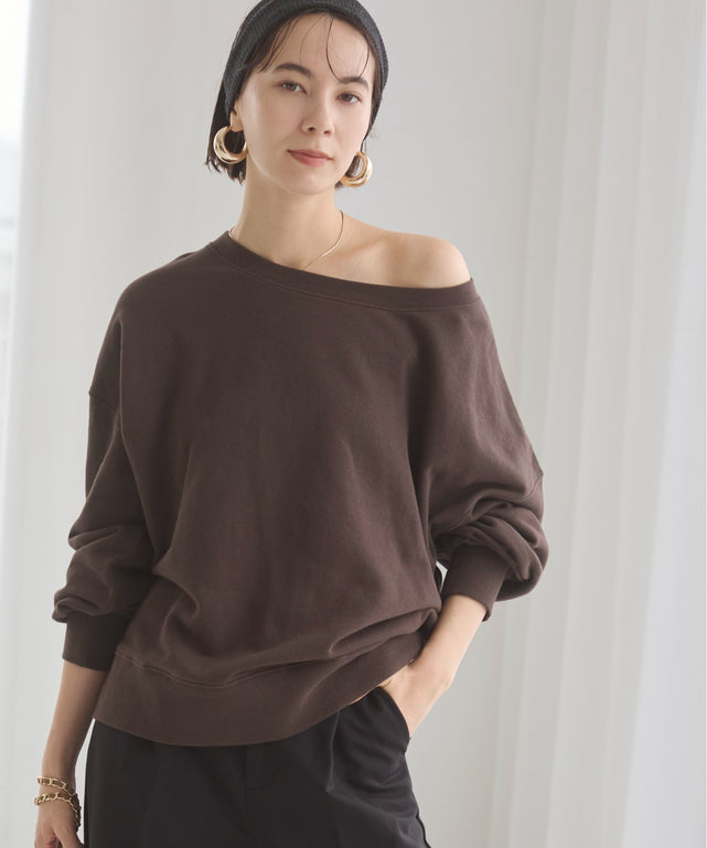 オフショルスウェット