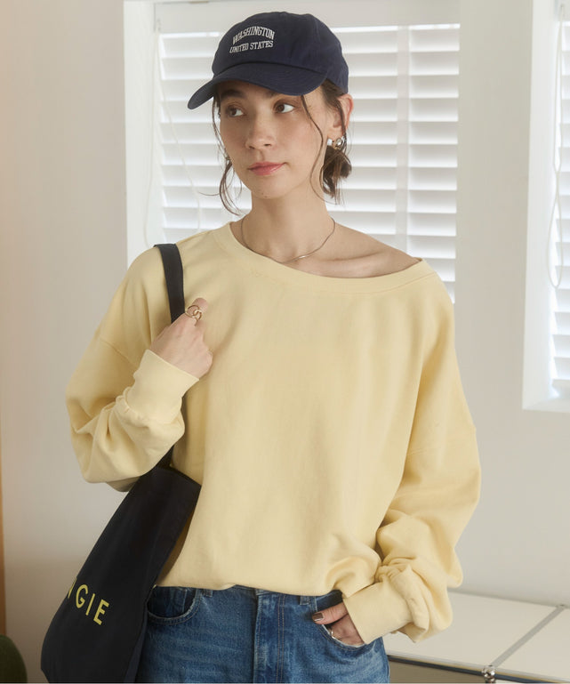 オフショルスウェット