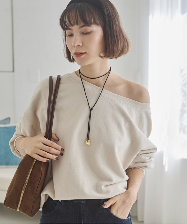 オフショルスウェット