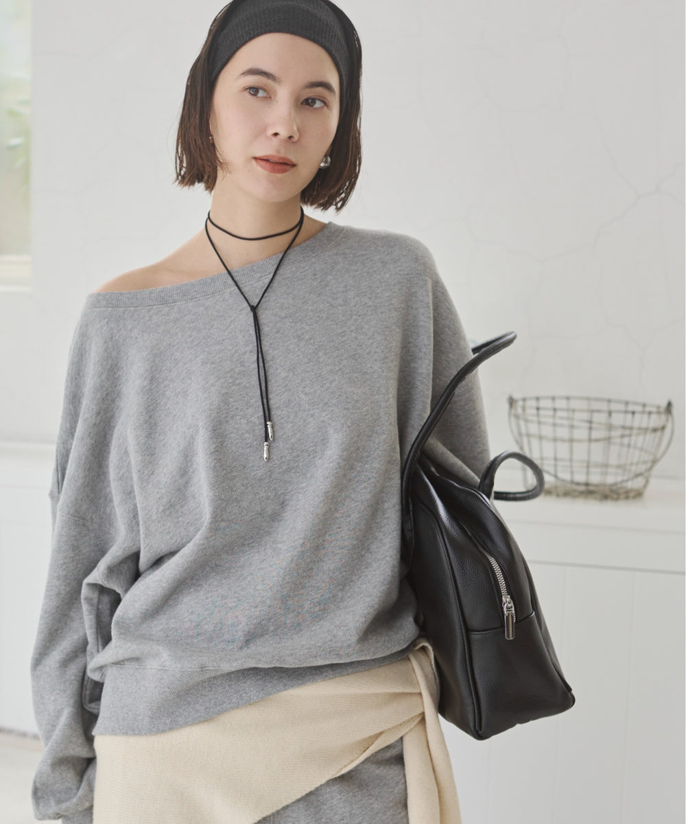 オフショルスウェット