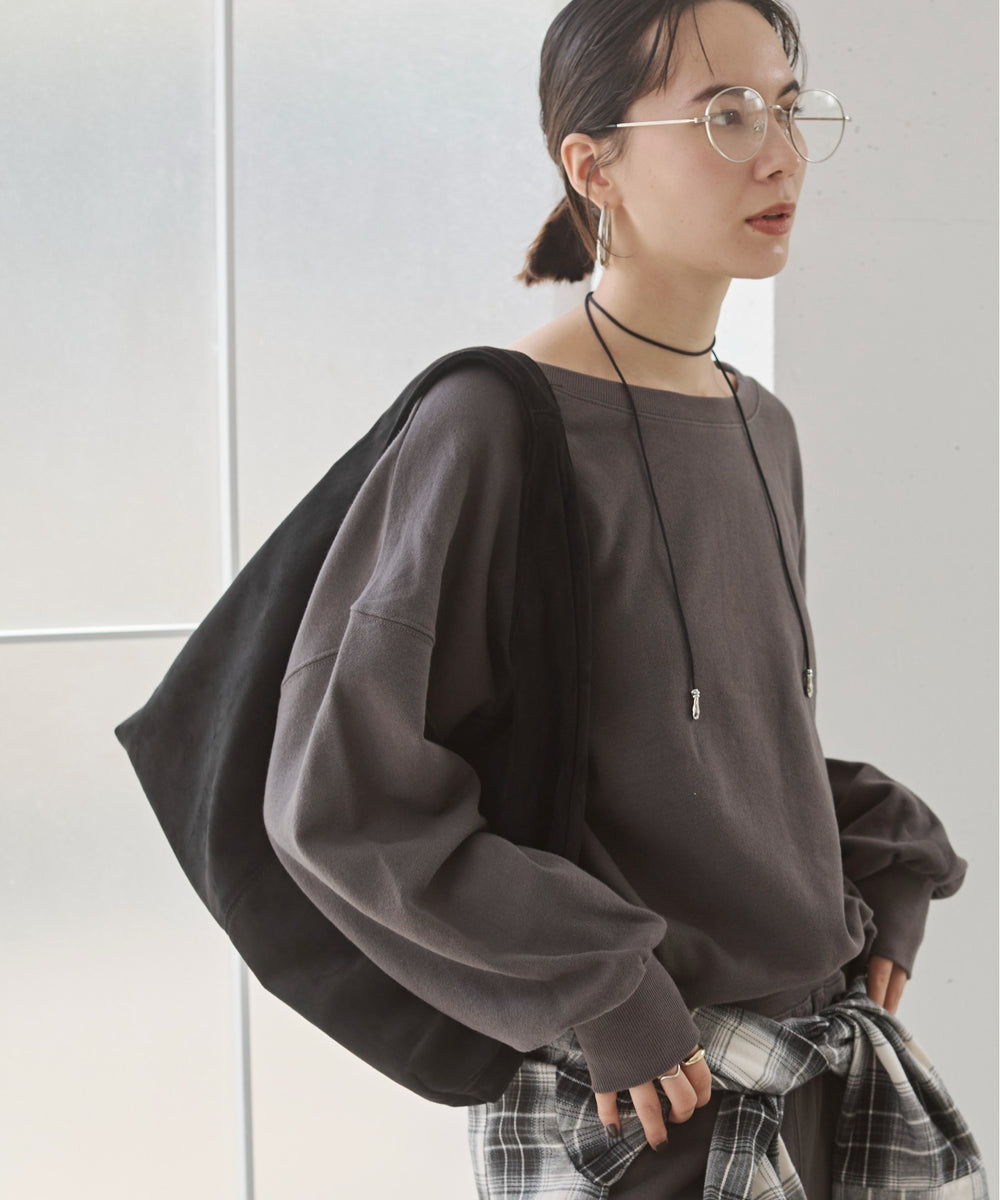 オフショルスウェット