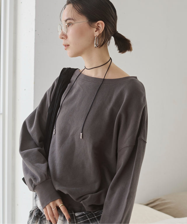 オフショルスウェット