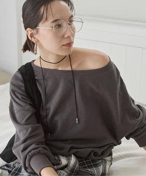 オフショルスウェット