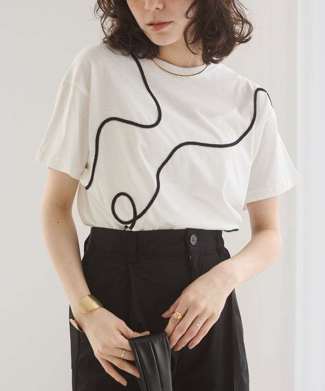 コード刺繍デザインTシャツ
