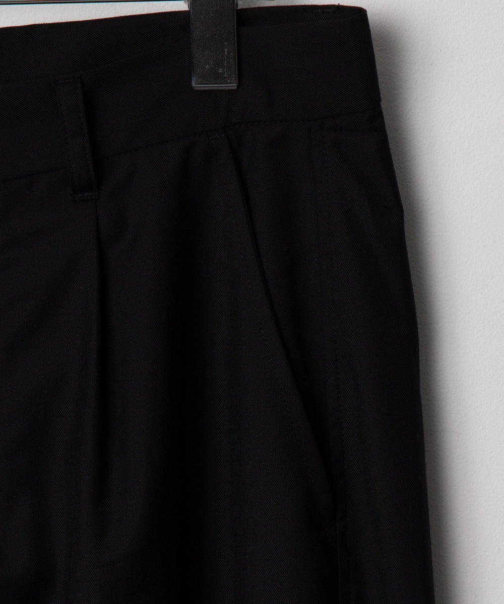 ベルト付きテーパードスラックス