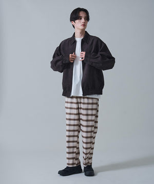 ベージュチェック　モデル：180㎝　L着用