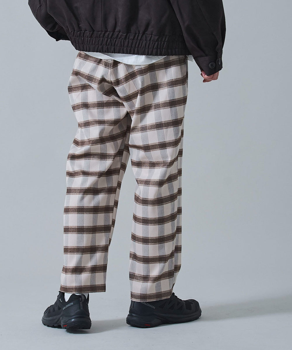 ベージュチェック　モデル：180㎝　L着用