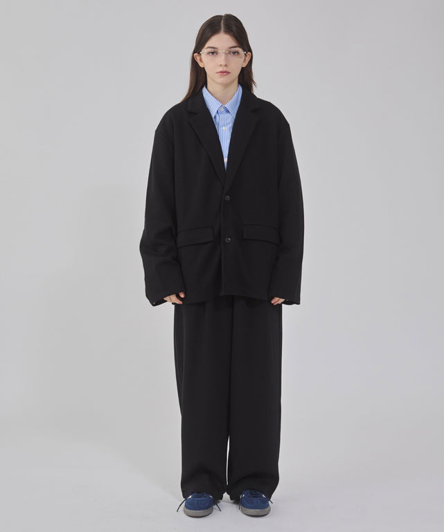 ブラック モデル：162cm M着用