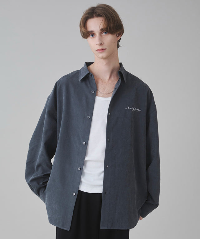 フィブリルワンポイントBIGシャツ（LS）/チャコール モデル：178cm L着用