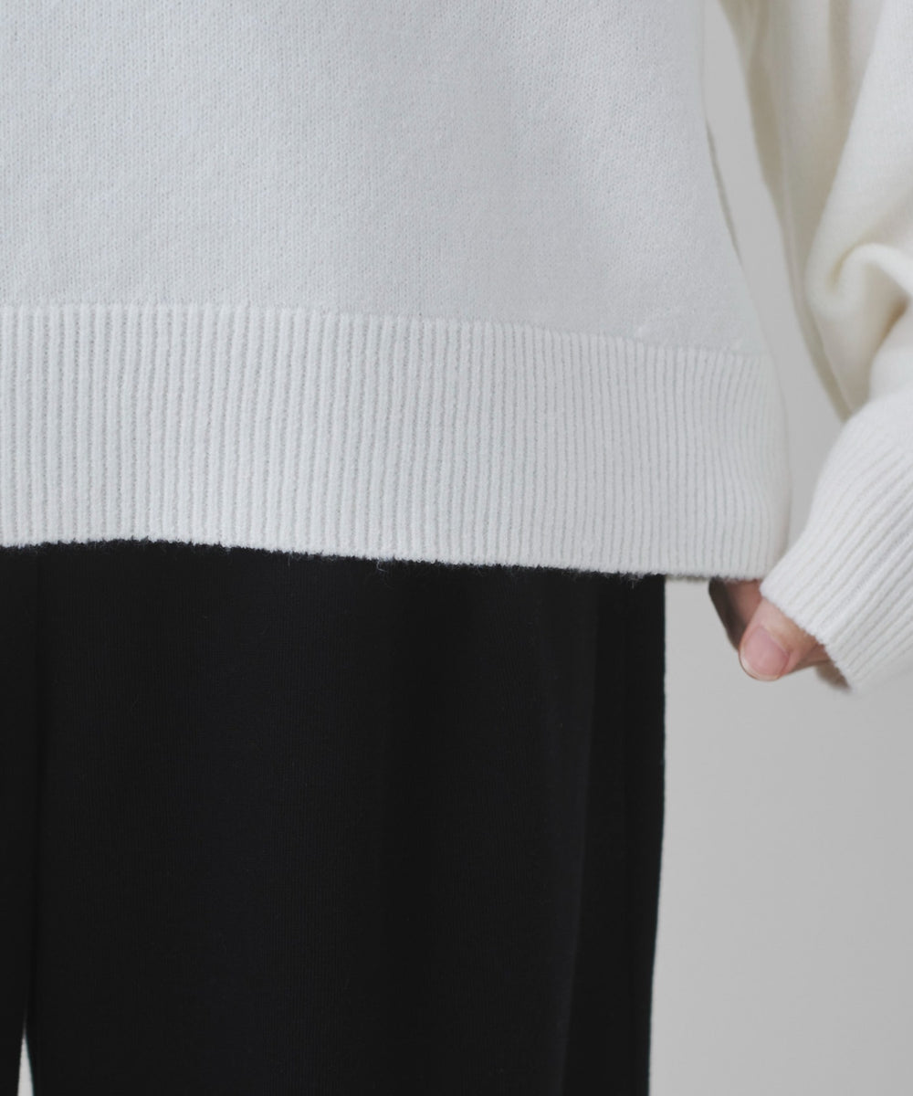 アクセ付きワンポイントニットプルオーバー