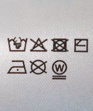 アクセ付きワンポイントニットプルオーバー