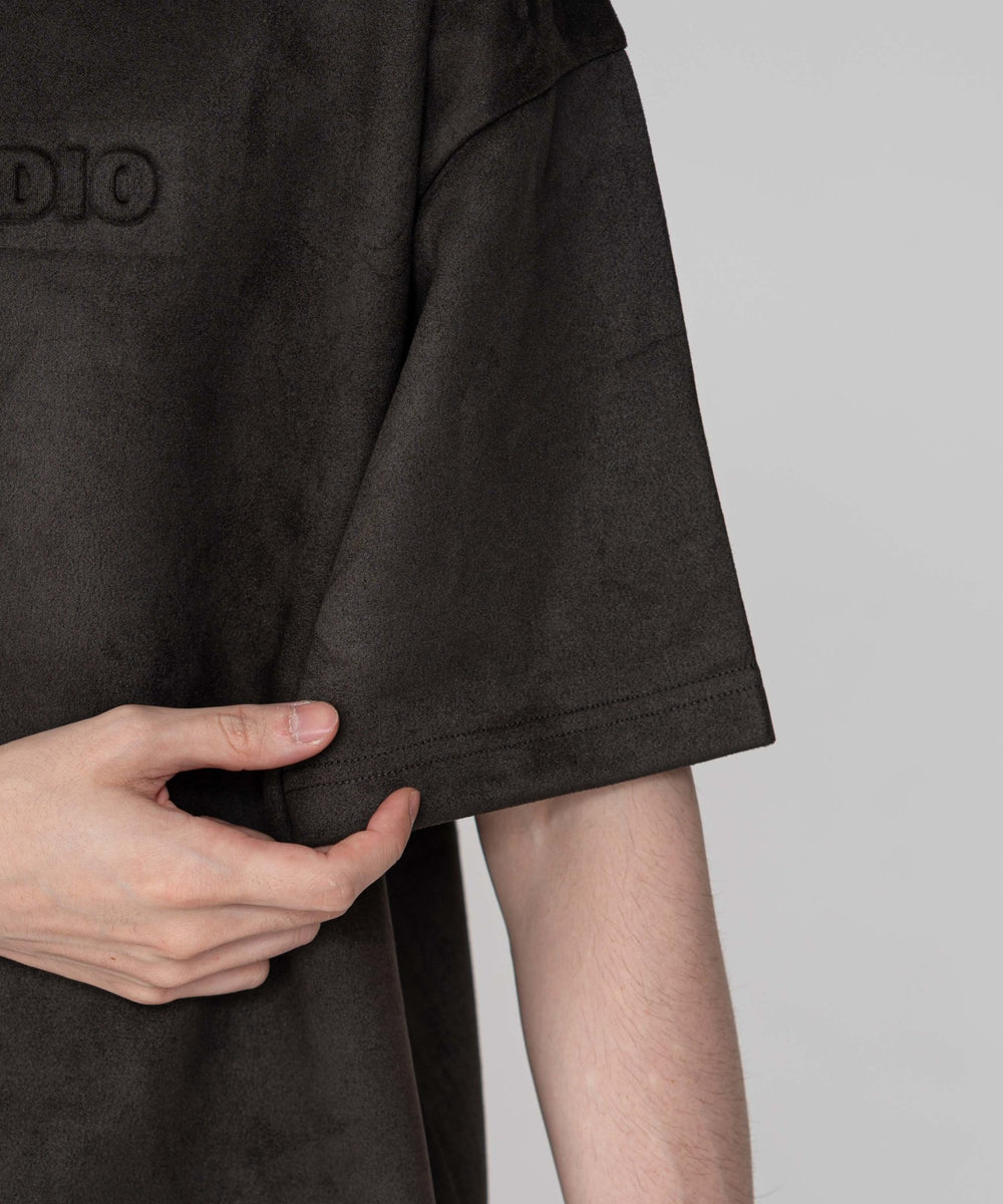 フェイクスウェードエンボスロゴT（SS）