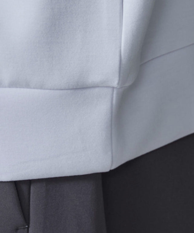 アクセ付きフォトグラフィックプルオーバー