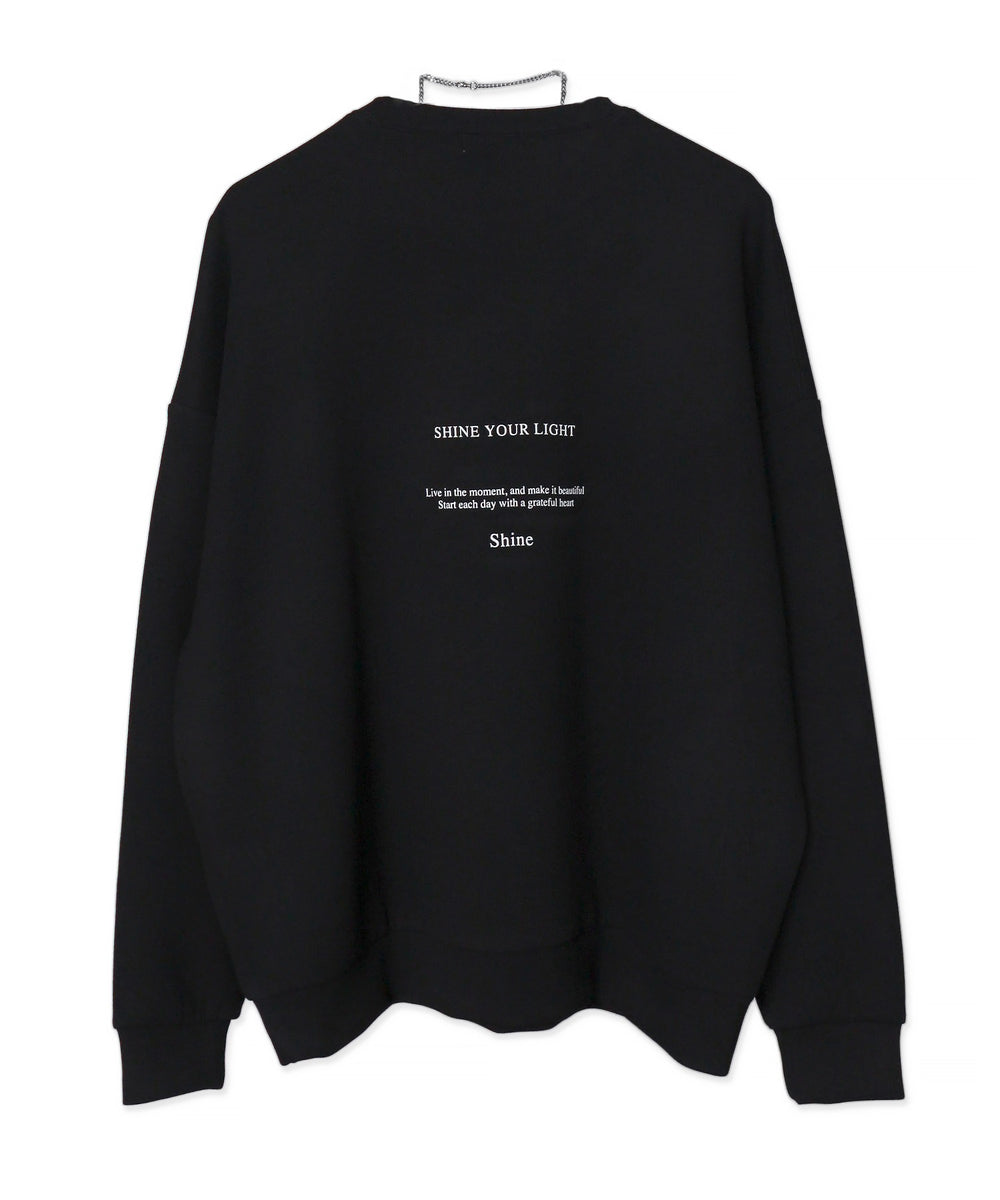 アクセ付きフォトグラフィックプルオーバー