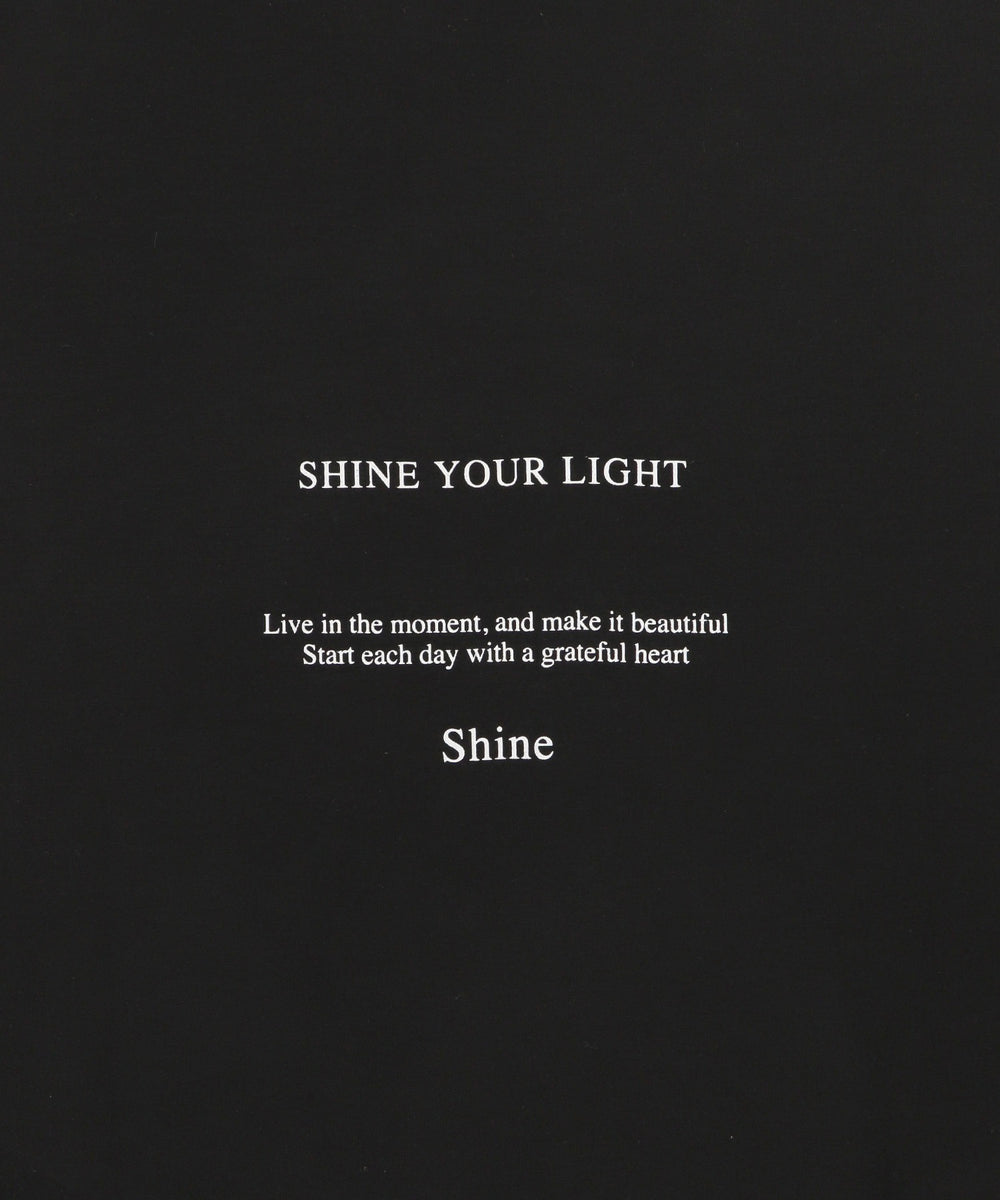 アクセ付きフォトグラフィックプルオーバー