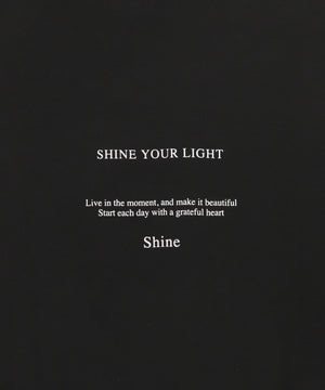 アクセ付きフォトグラフィックプルオーバー