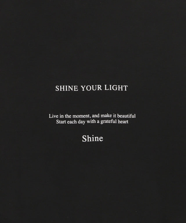 アクセ付きフォトグラフィックプルオーバー