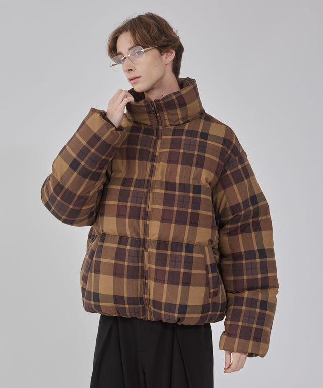 ブラウンチェック１ モデル：178cm L着用