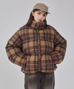 ブラウンチェック１ モデル：162cm M着用