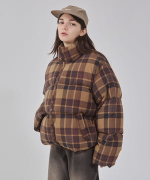 ブラウンチェック１ モデル：162cm M着用