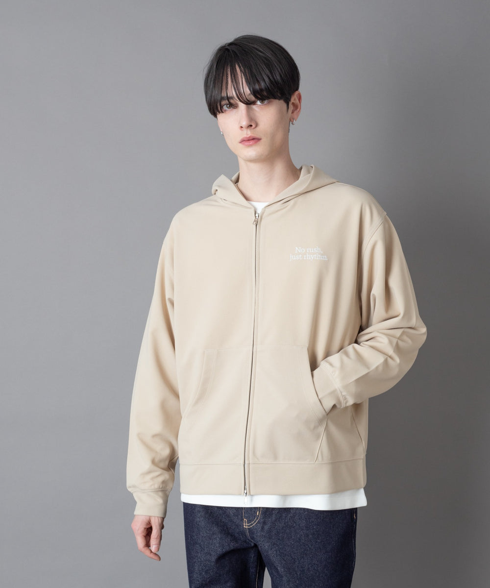 Lベージュ モデル：180cm L着用