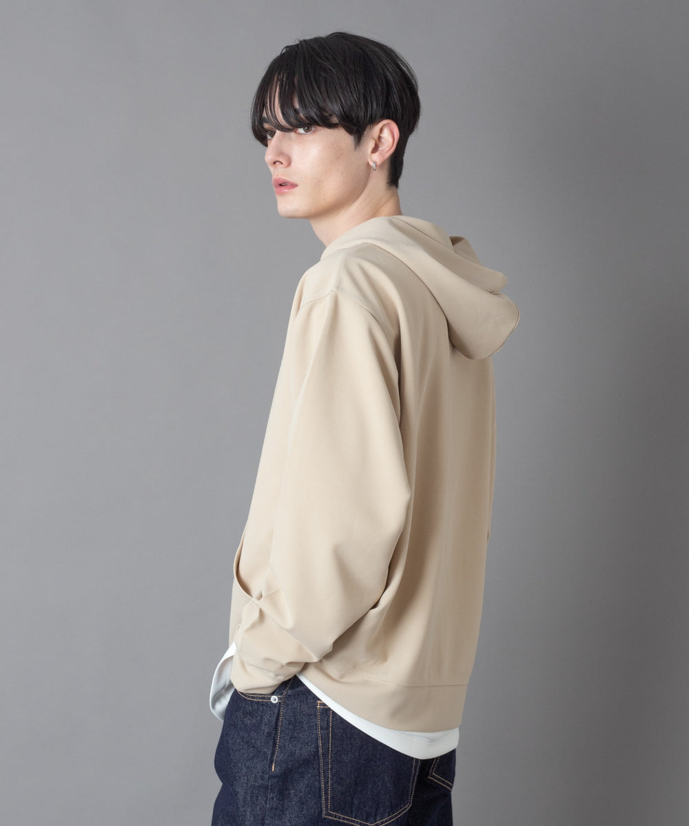 Lベージュ モデル：180cm L着用