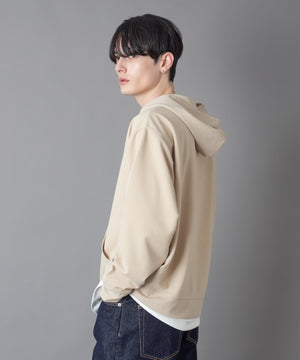 Lベージュ モデル：180cm L着用