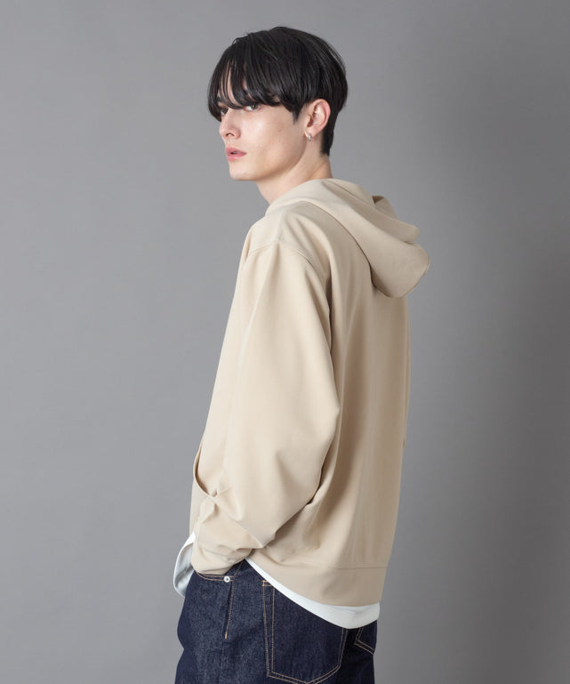 Lベージュ モデル：180cm L着用