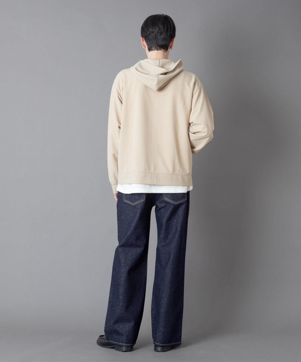 Lベージュ モデル：180cm L着用