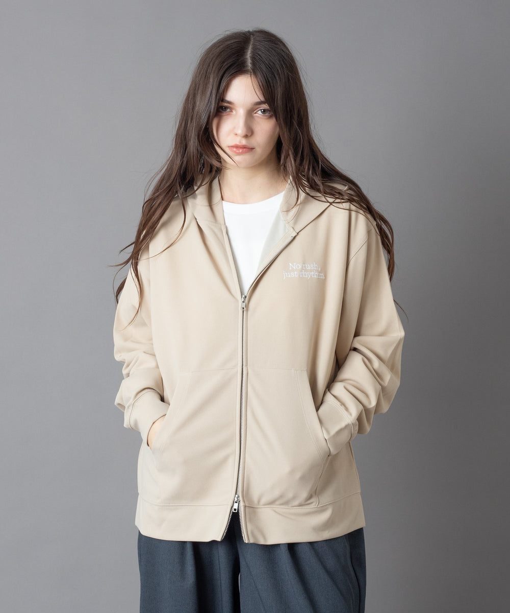 Lベージュ モデル：162cm M着用