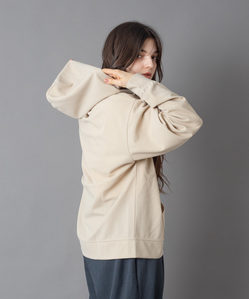 Lベージュ モデル：162cm M着用