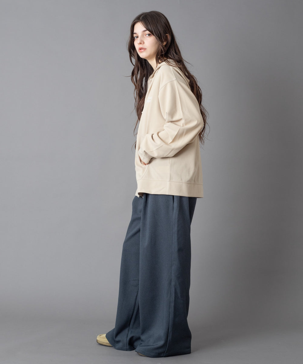 Lベージュ モデル：162cm M着用