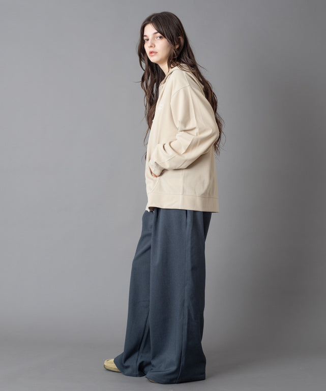 Lベージュ モデル：162cm M着用